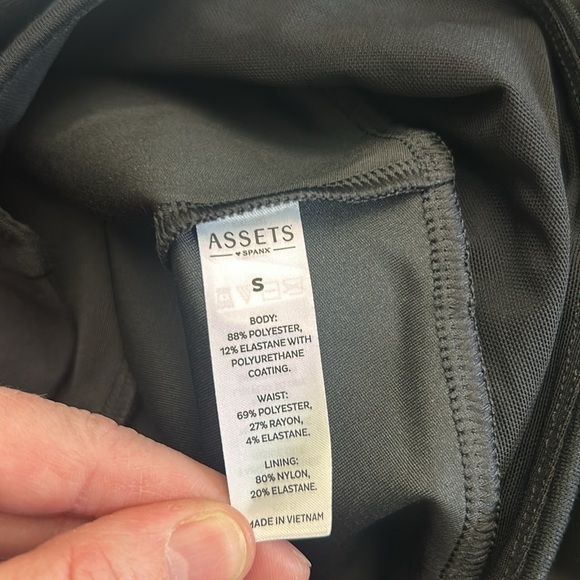 SPANX Faux Leather Leggings Black Gold Shapewear Pants Size Small - Picture 7 of 8